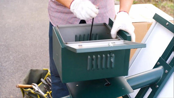 太陽能殺蟲燈電池盒安裝