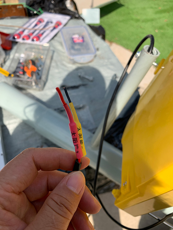 大型高桿太陽能殺蟲燈安裝現場圖片